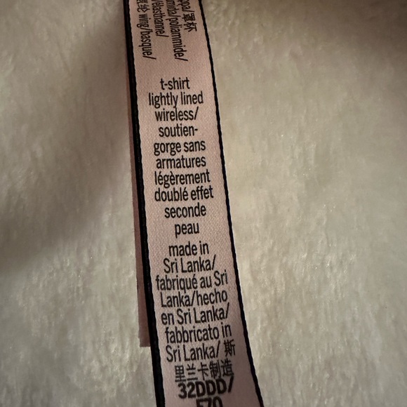 Victoria’s Secret wireless t-shirt bra - Picture 4 of 4